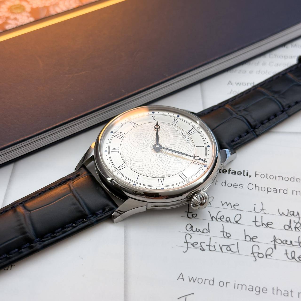 Mole Men's Manual Mechanical Watch – Silver Dial Classic Design Wristwatch