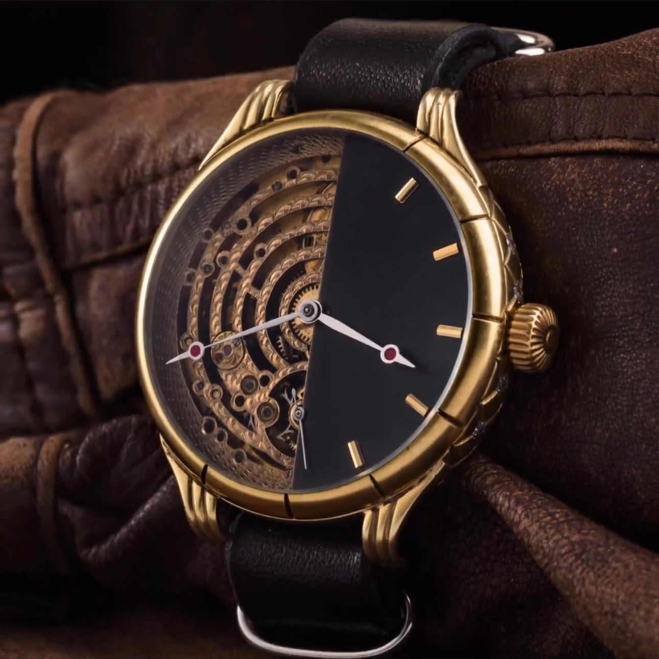 Casual Watch. Momentum. Movement 1920