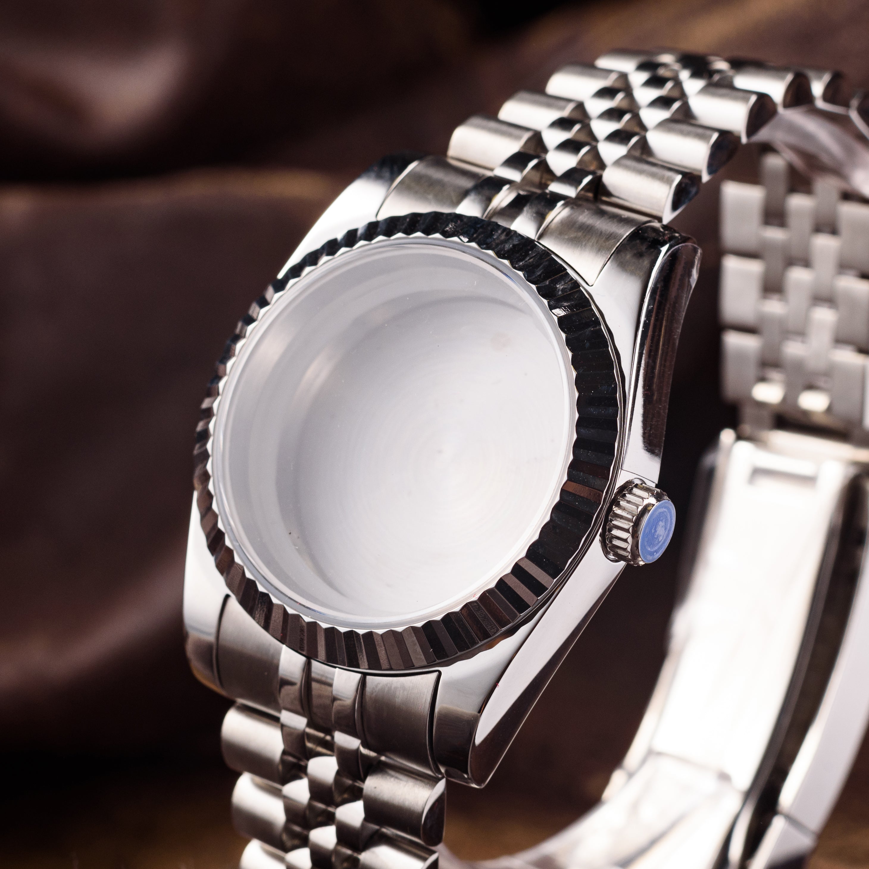 36/39mm water resistant case/20mm lugs/Sapphire crystal